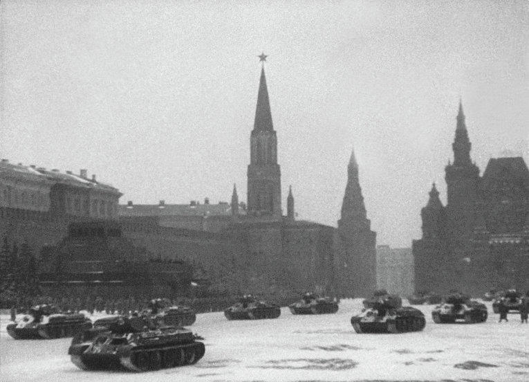 Военный парад на Красной площади в Москве 7 ноября 1941 года